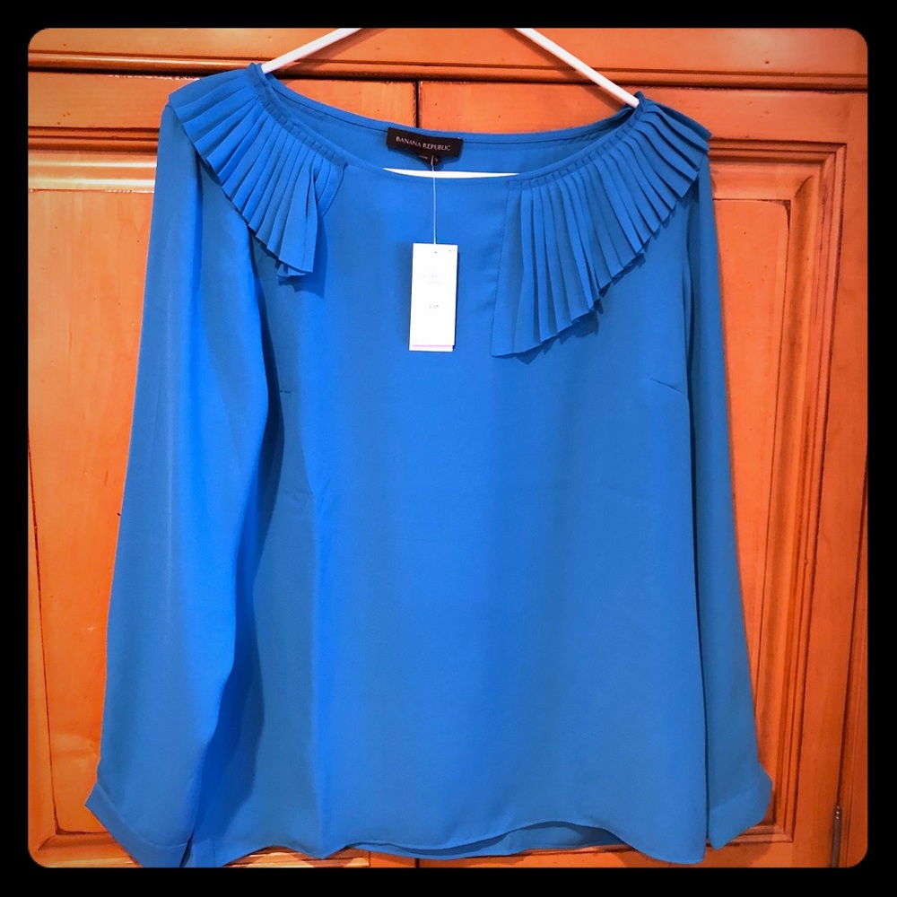 Banana Republic NWT Asymmetrical Pleated Top M